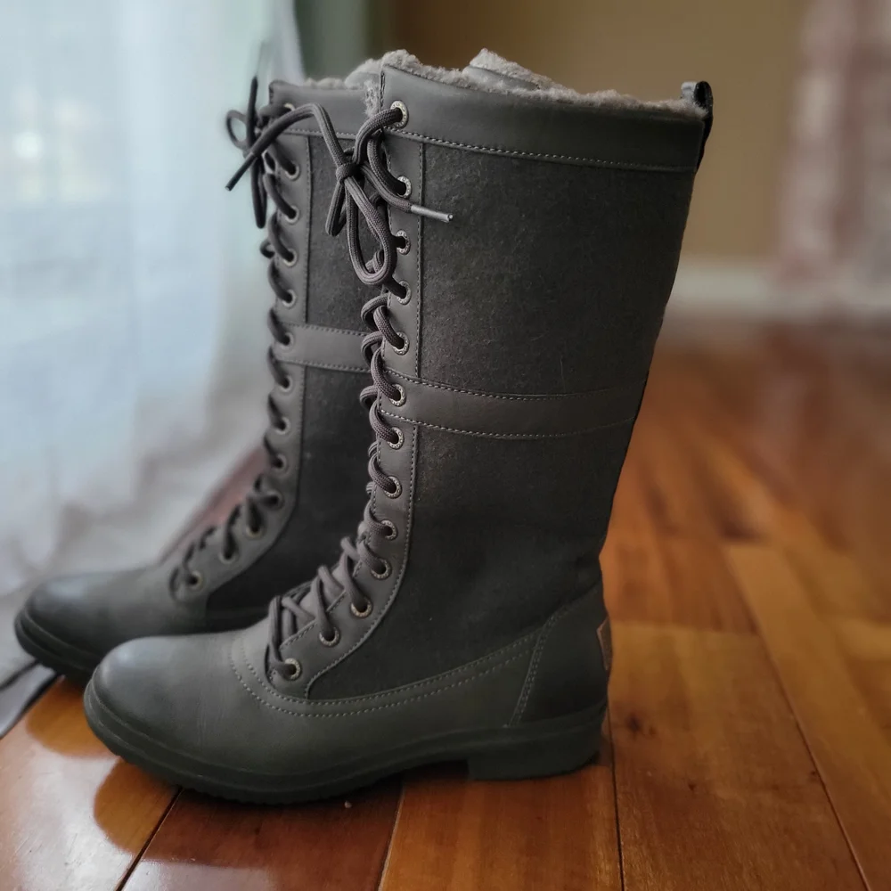 Women’s Ugg Elvia Waterproof Tall Lace up Charcoal Sheepskin Sherpa Boot Sz 6.5 - Picture 1 of 10